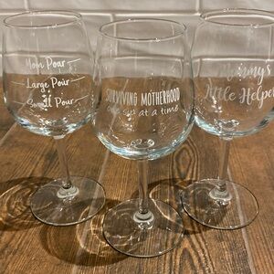 NWOT Witty Novelty Mom Wine Glasses